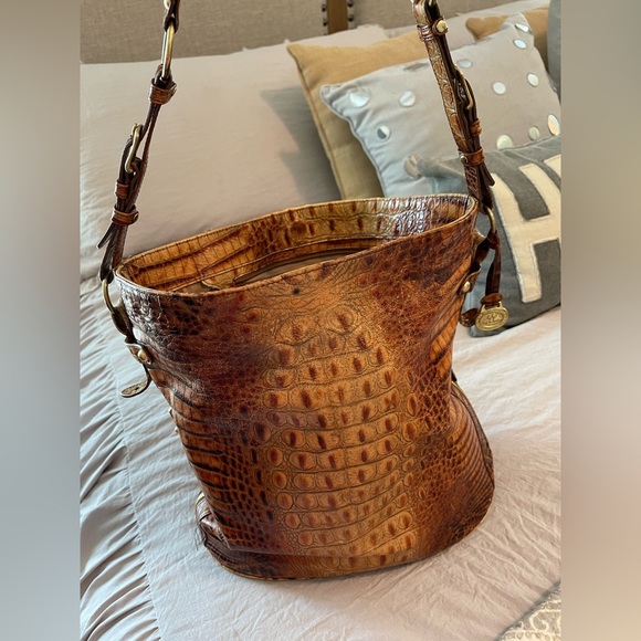 Vintage Brahmin bucket bag pecan honey brown faux crocodile - Picture 1 of 10